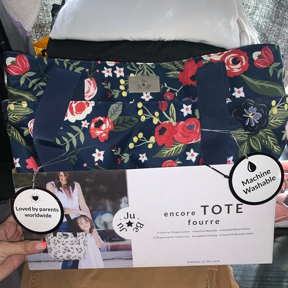 Ju-Ju-Be Handbags - ☘️FINAL SALE Jujube Encore Tote Bag Midnight Posey